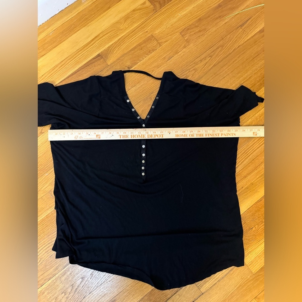 Torrid Super Soft Knits Size 3 Black Buttons Open Back Short Sleeve Tunic Top - Picture 3 of 6